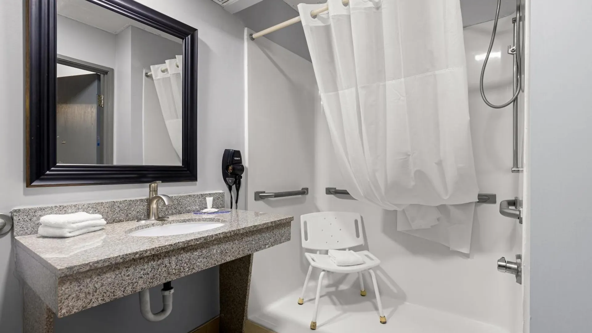 ** Hotel Clarion Pointe Hinesville Near Fort Stewart United States